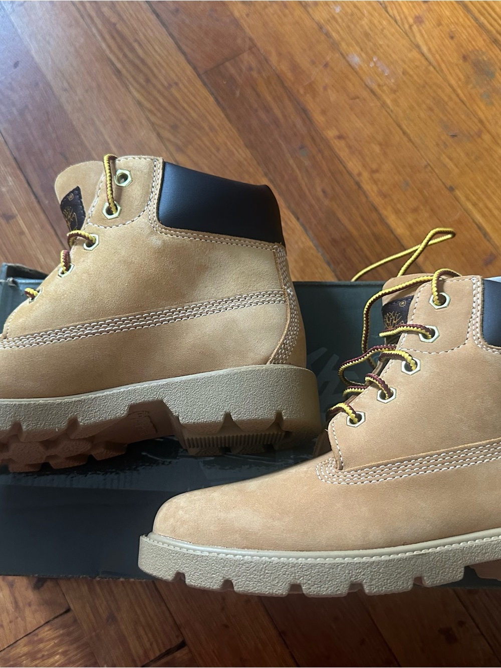 Timberland Classic Unisex Youth Waterproof Tan Boots size 1.5